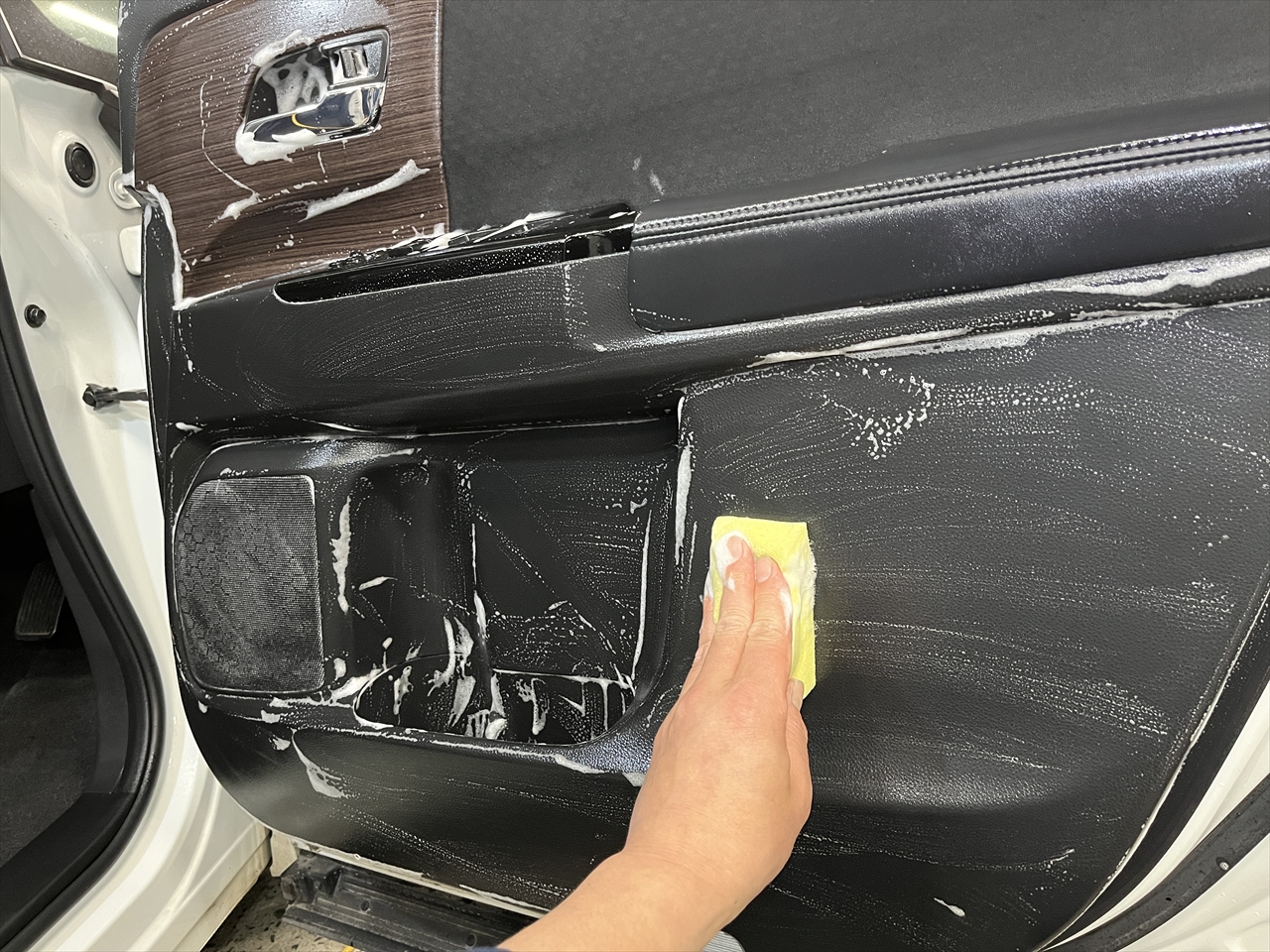 車内クリーニング (タバコ臭)
