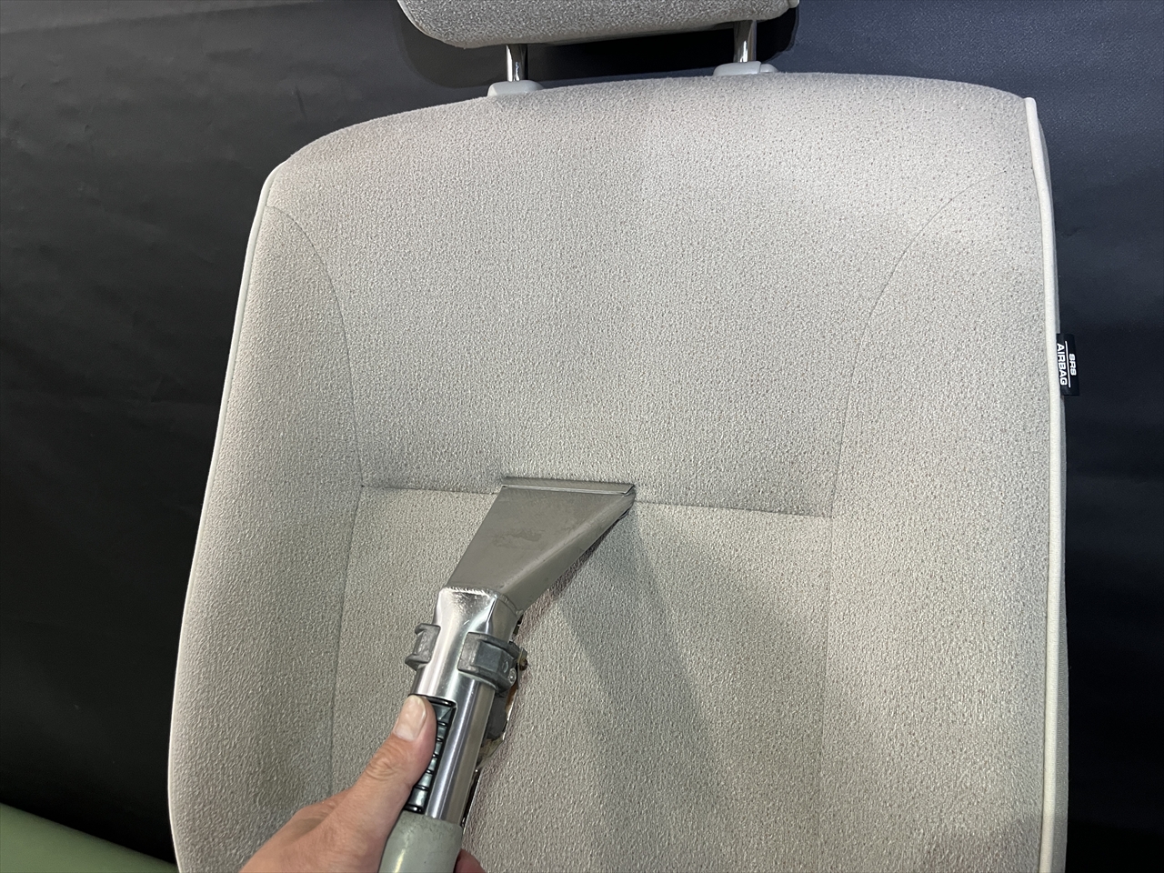 車内クリーニング (飲み物こぼし 助手席シート周り)