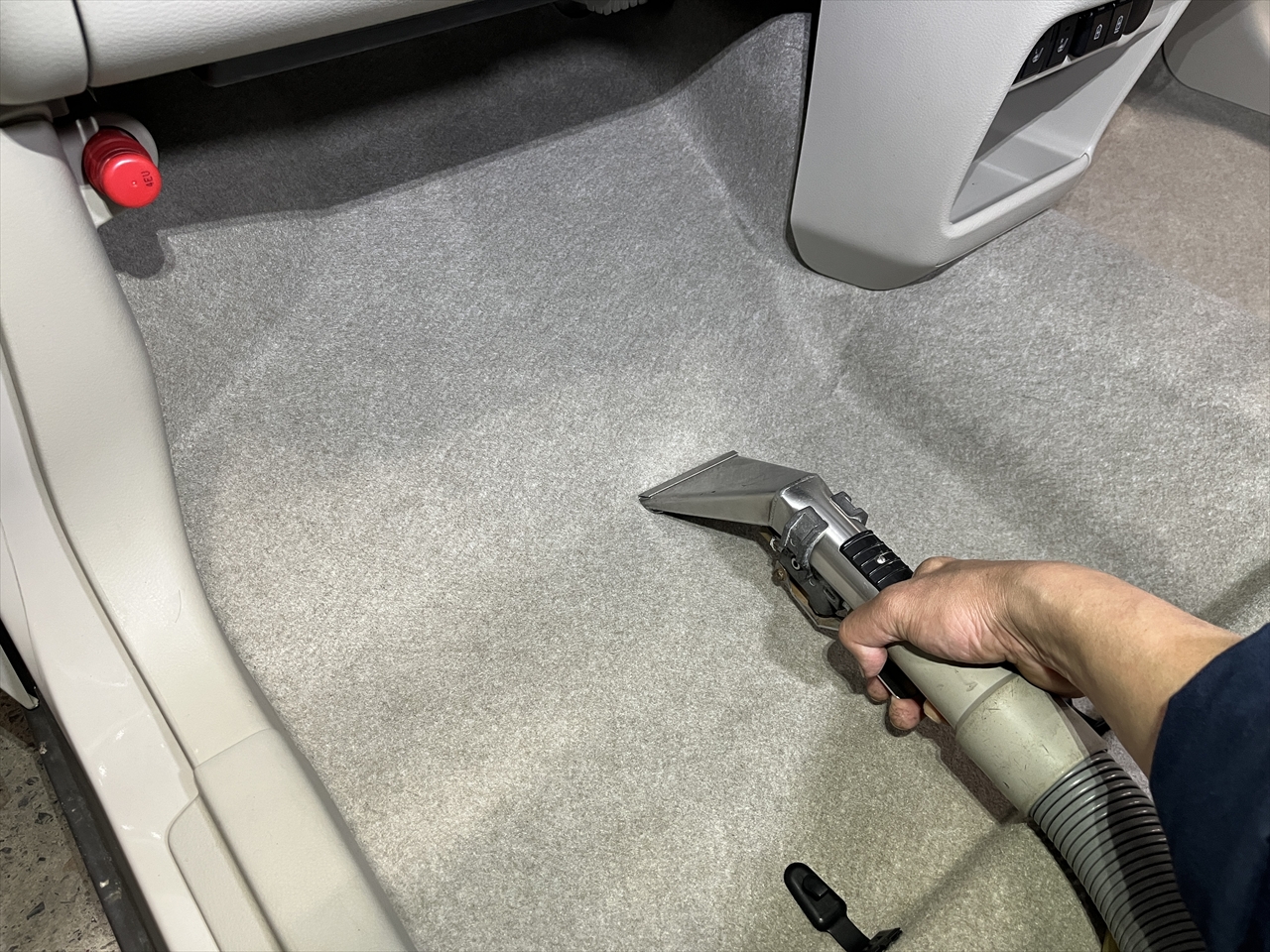 車内クリーニング(灯油こぼし)