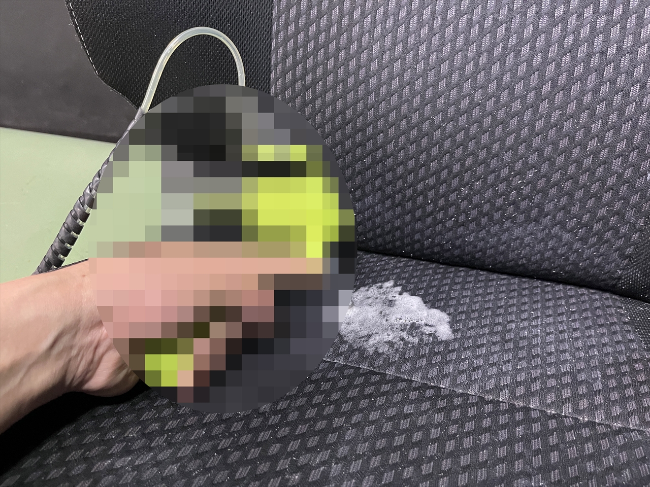 車内クリーニング (食べ物こぼし 助手席シート周り)
