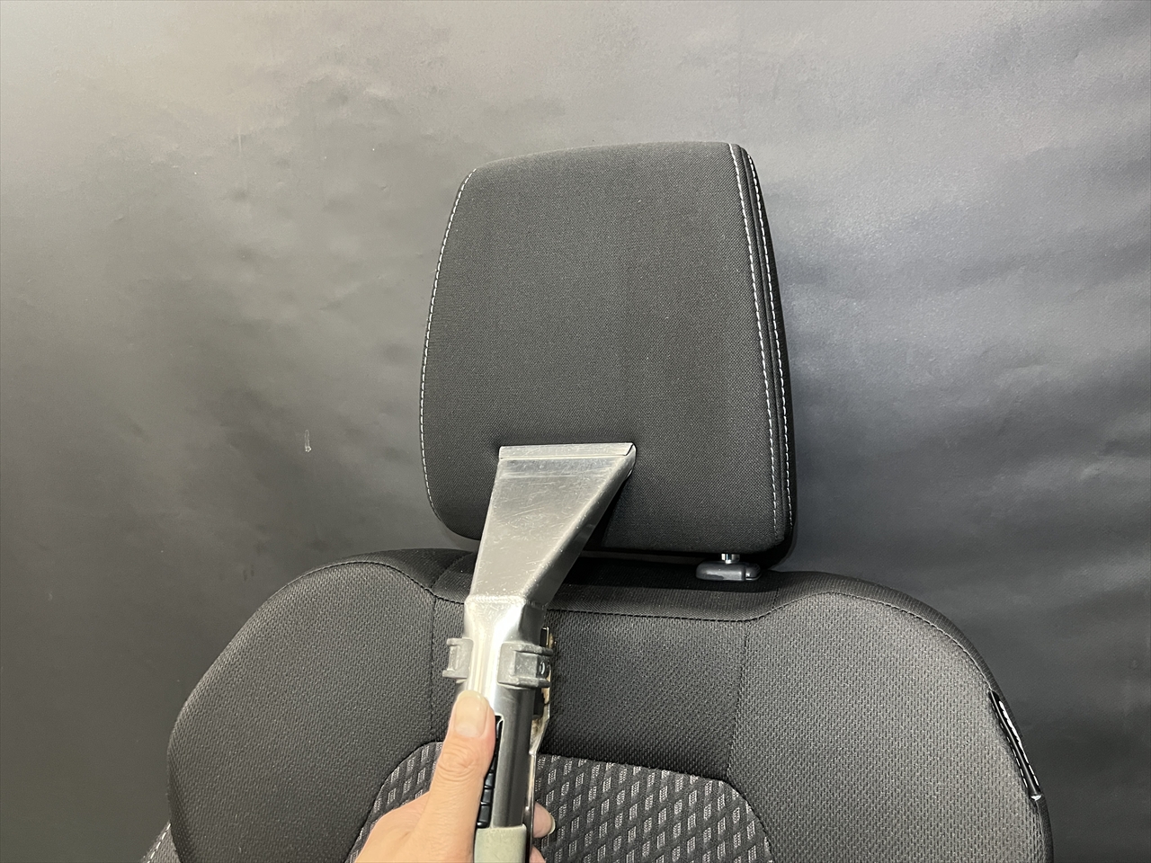 車内クリーニング (食べ物こぼし 助手席シート周り)