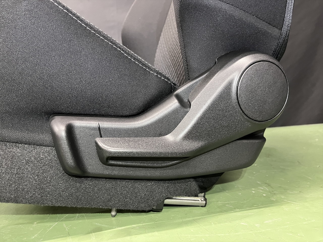 車内クリーニング (食べ物こぼし 助手席シート周り)