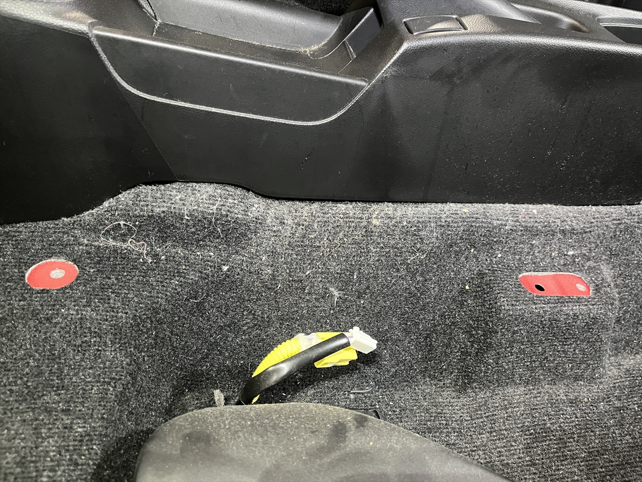 車内クリーニング (食べ物こぼし 助手席シート周り)
