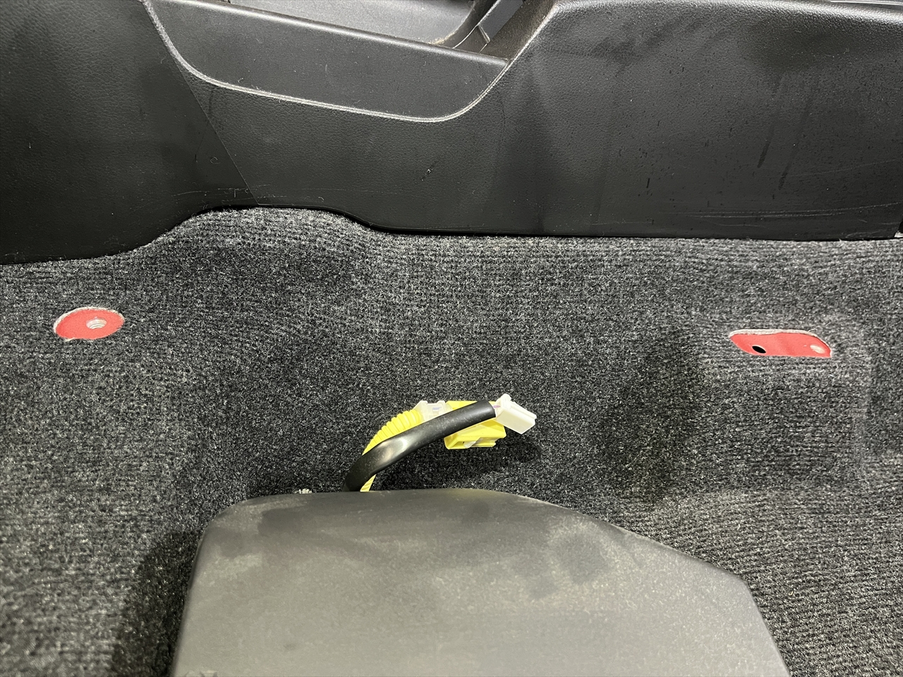 車内クリーニング (食べ物こぼし 助手席シート周り)