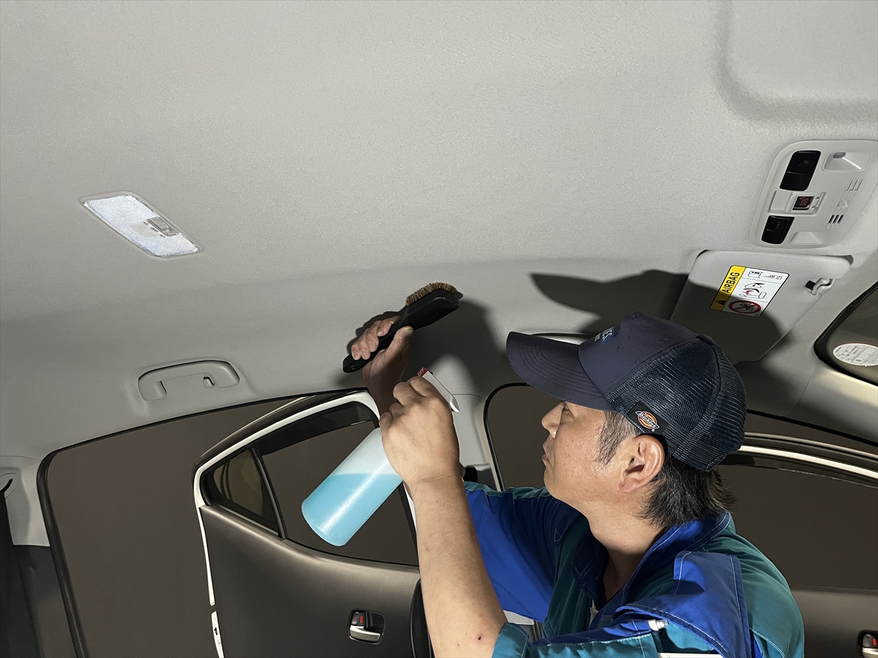 車内クリーニング (タバコ臭)