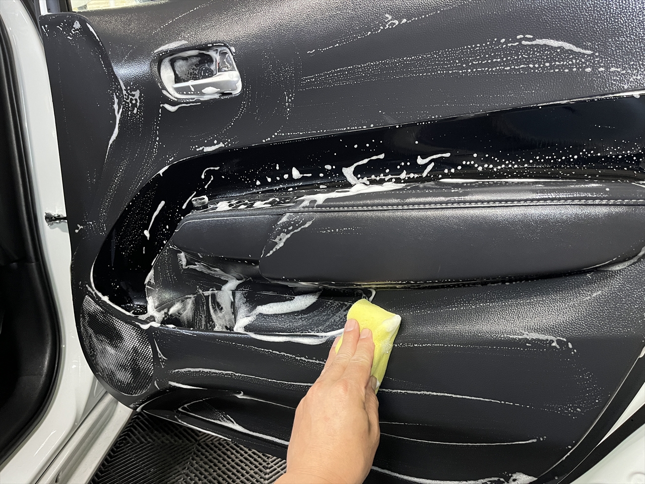 車内クリーニング (タバコ臭)