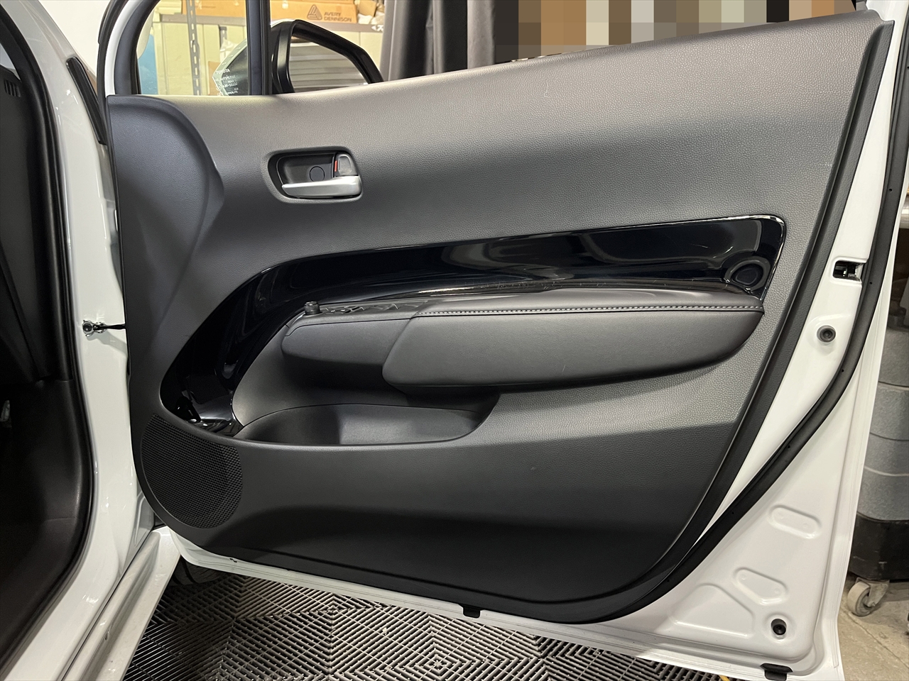 車内クリーニング (タバコ臭)