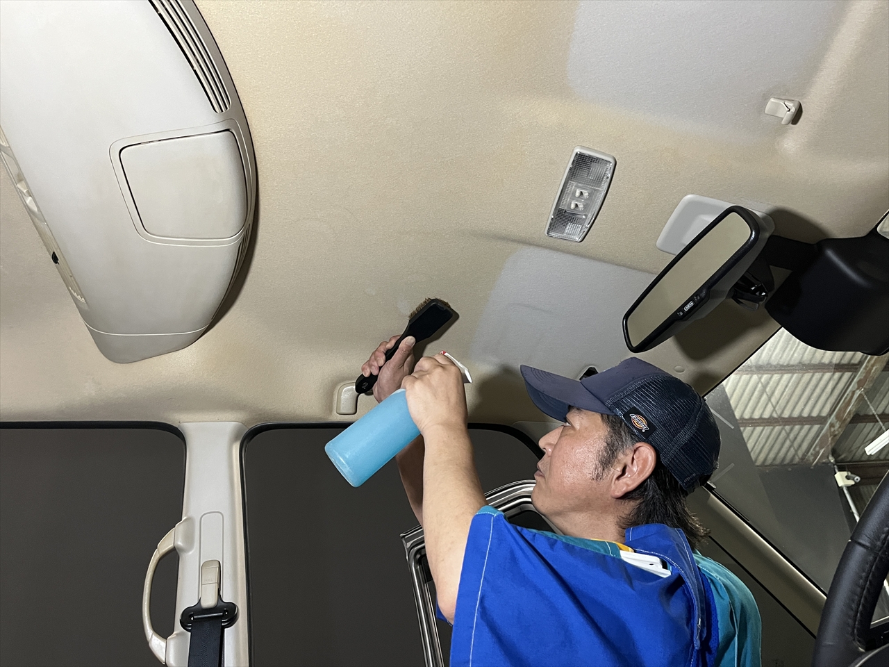 車内クリーニング (タバコ臭)