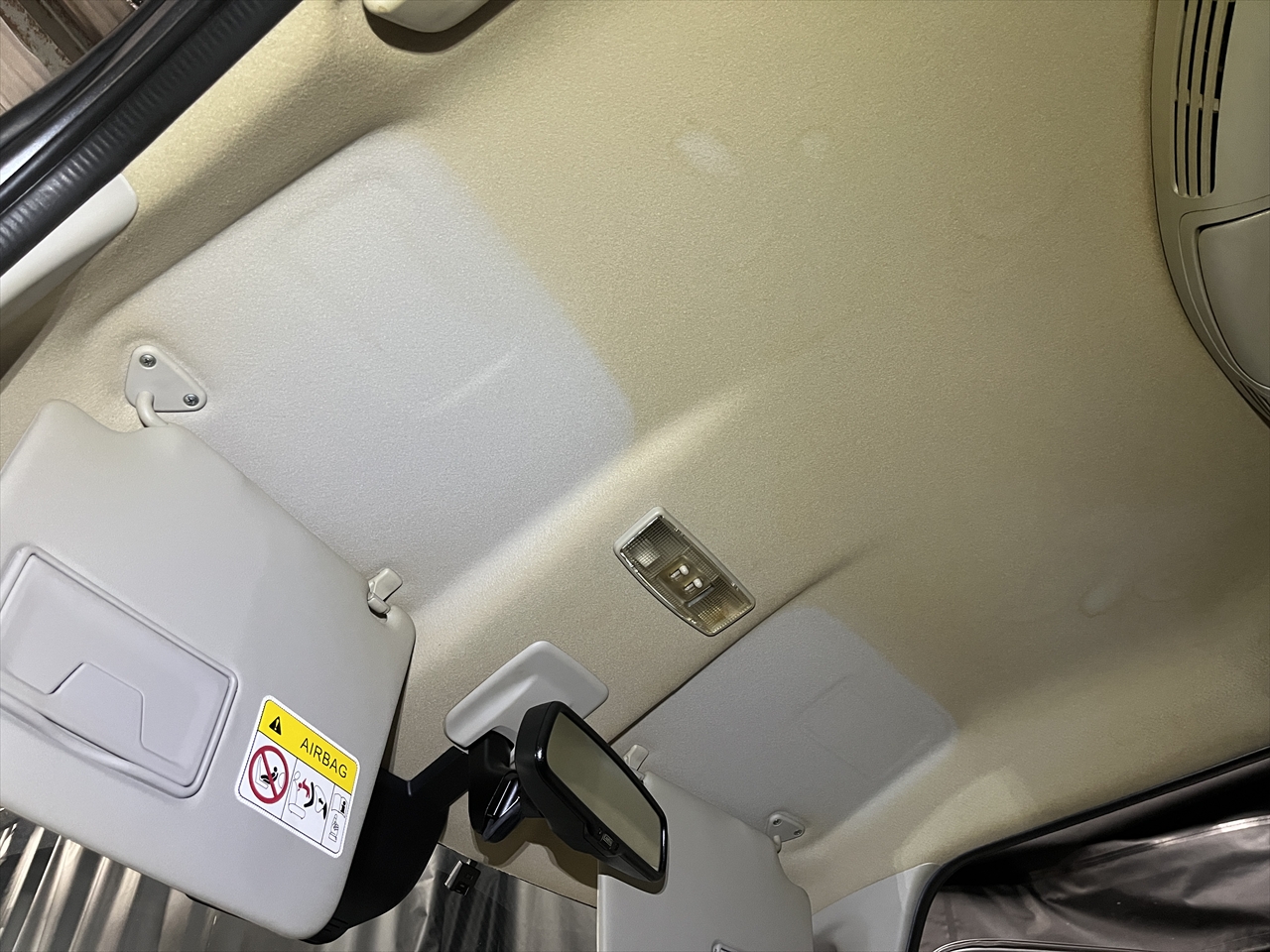 車内クリーニング (タバコ臭)