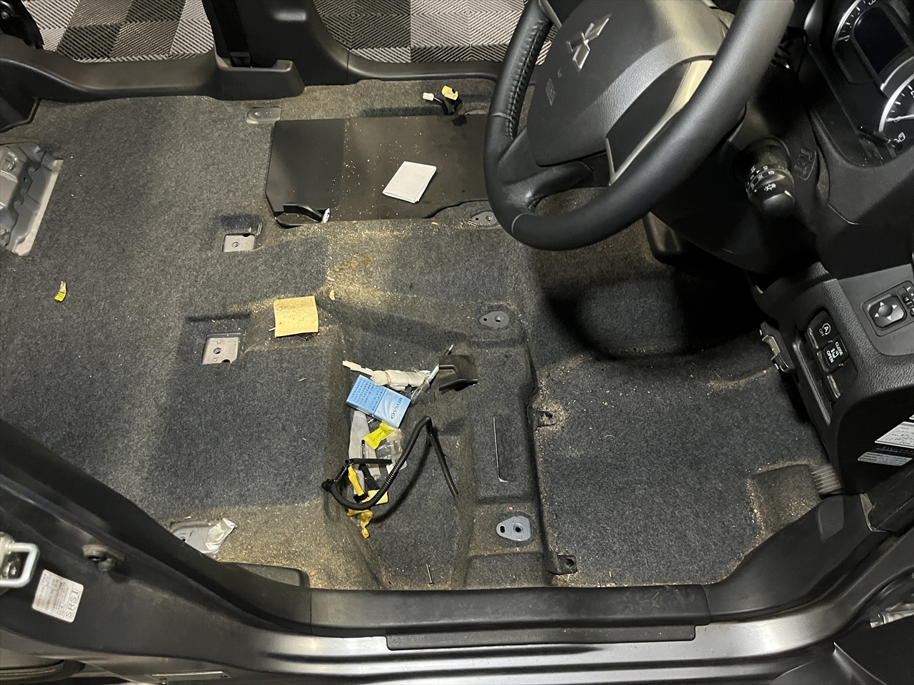 車内クリーニング (タバコ臭)