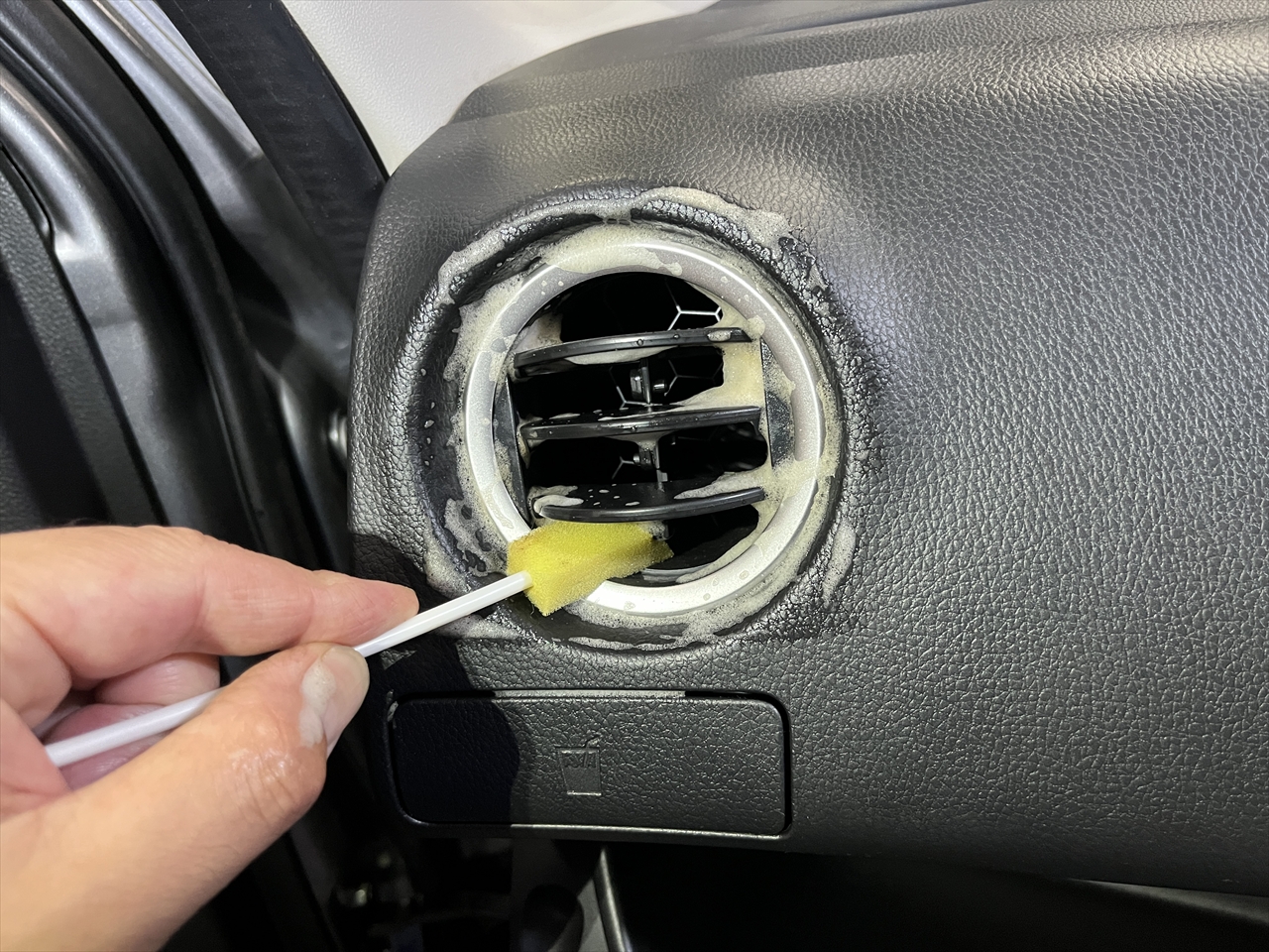 車内クリーニング (タバコ臭)