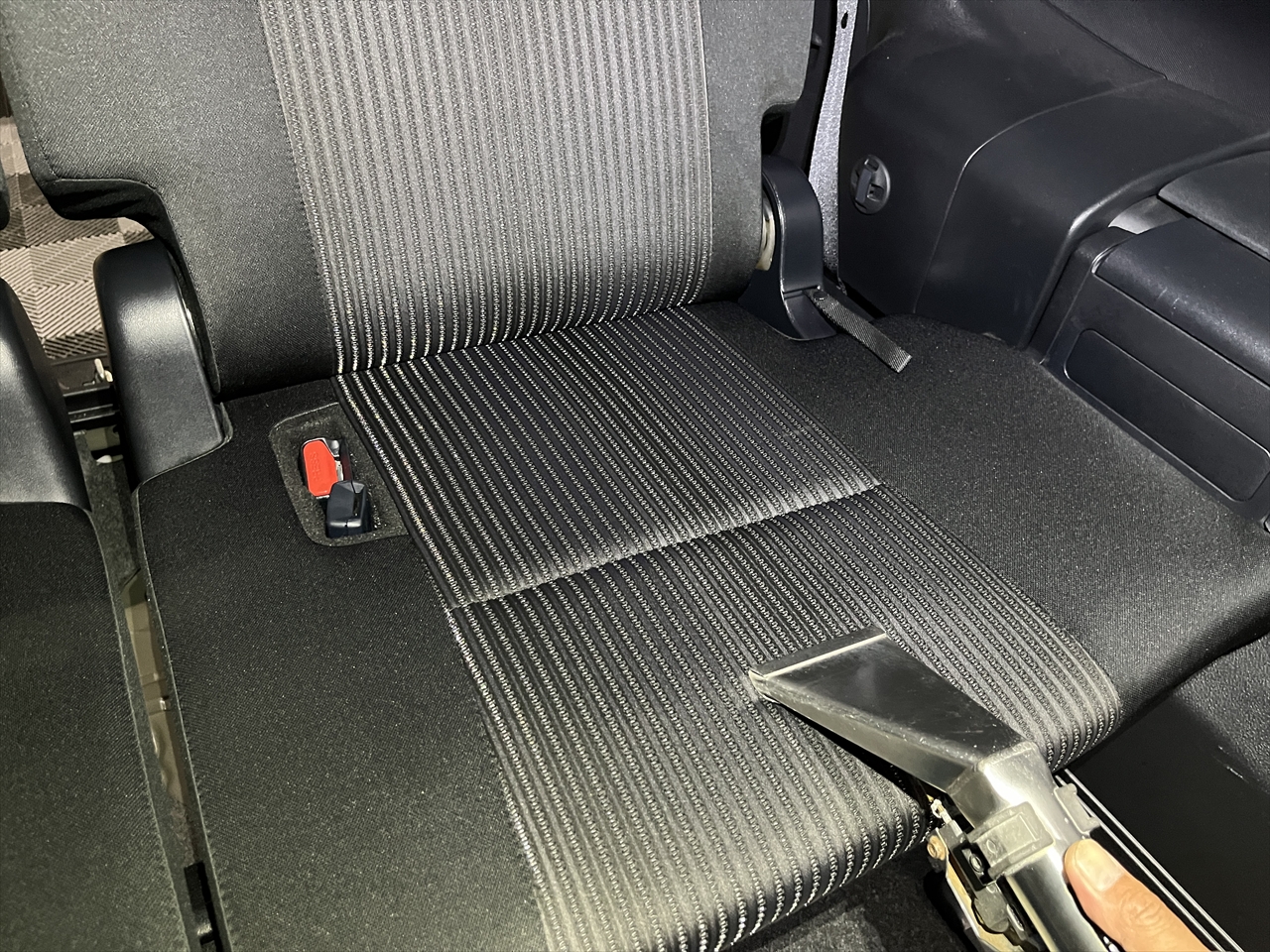 車内クリーニング (食べ物こぼし)