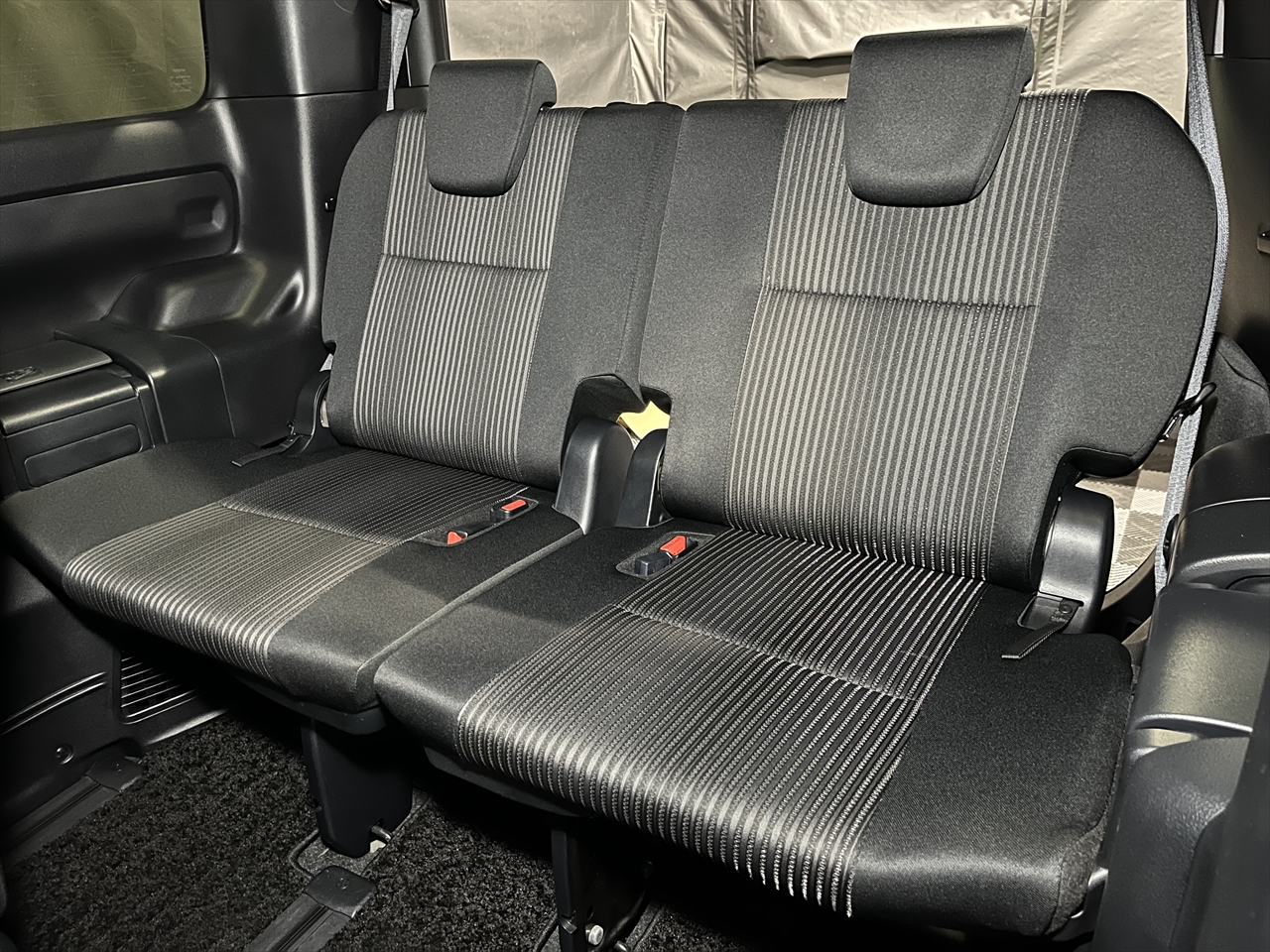 車内クリーニング (食べ物こぼし)