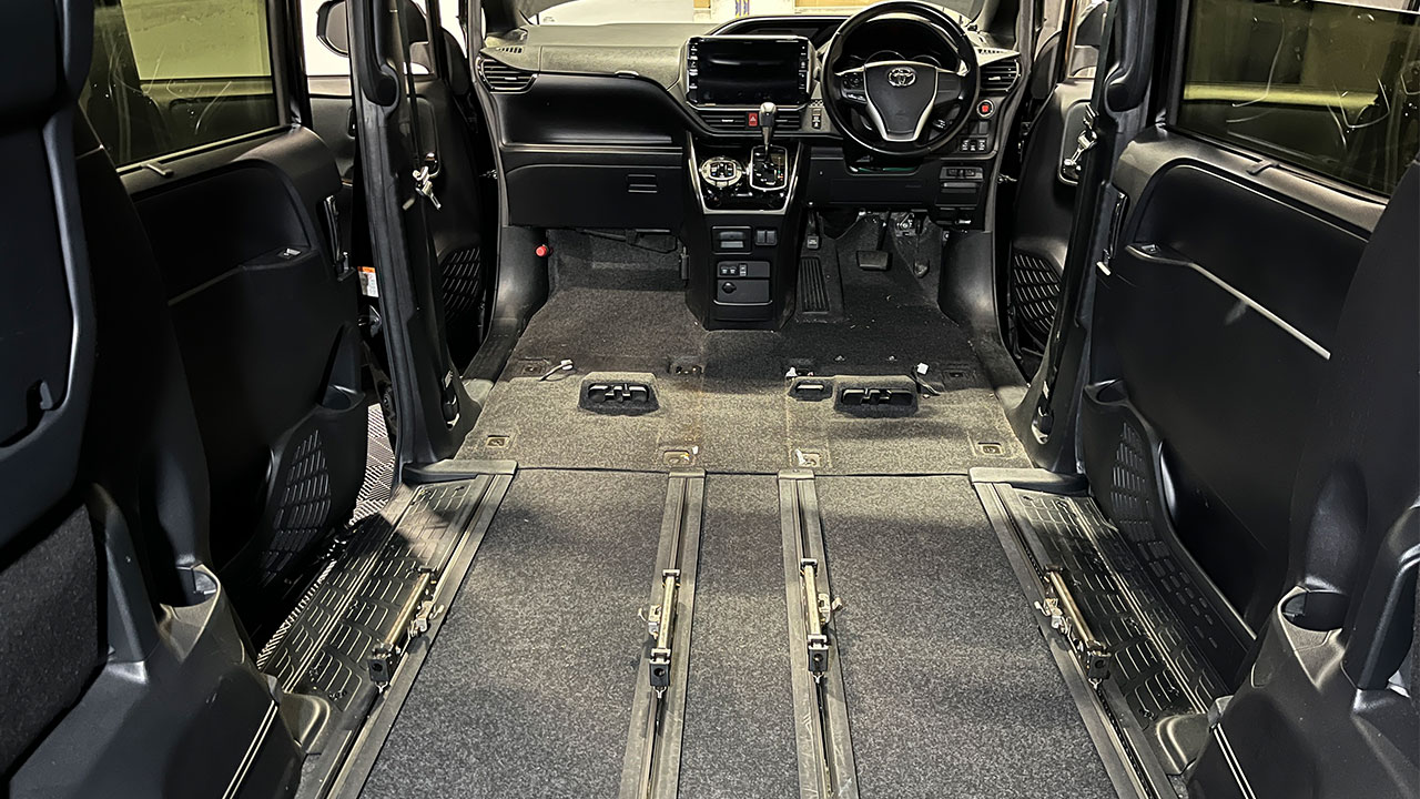 トヨタ ヴォクシー ZS 煌