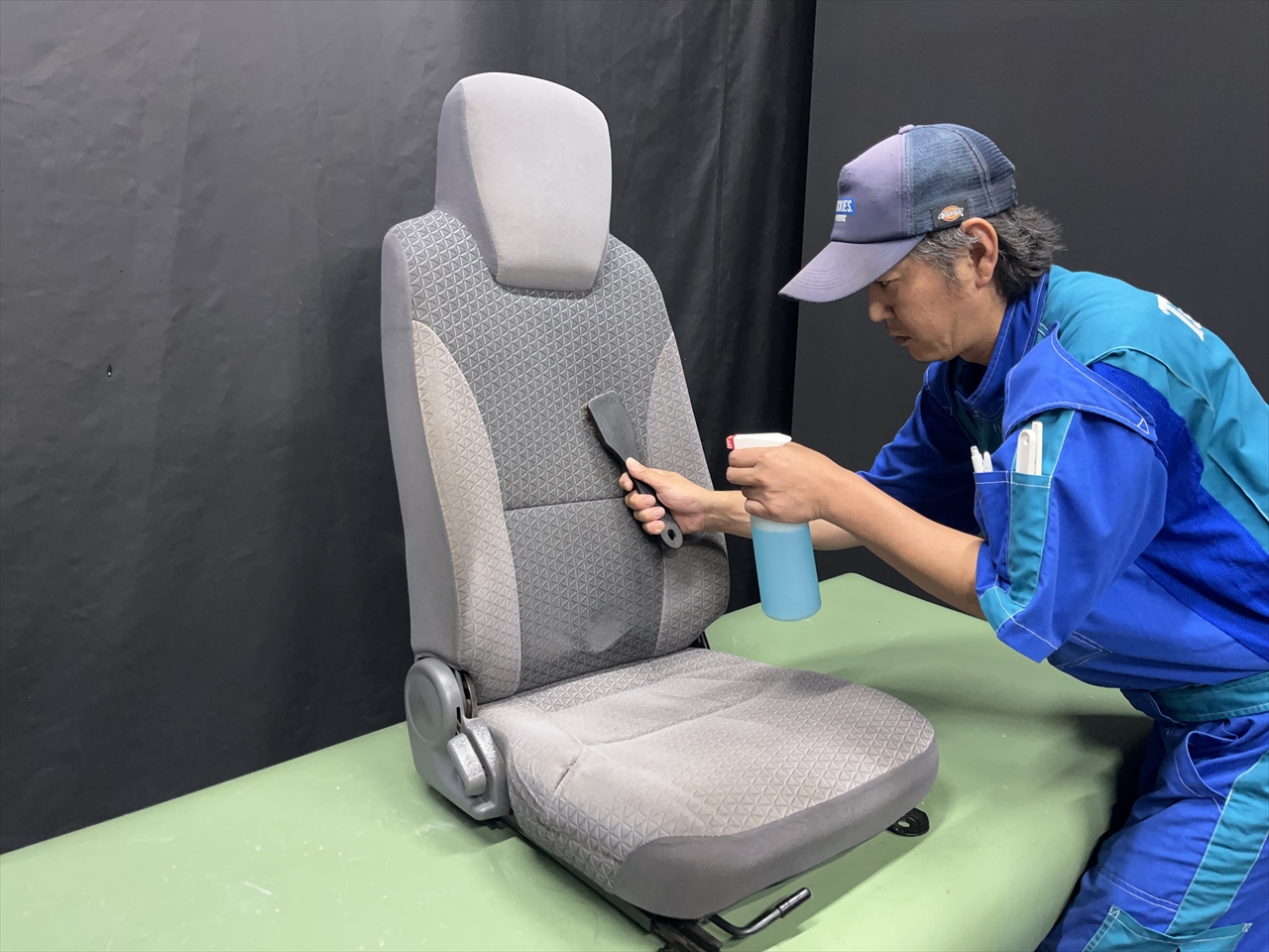 車内クリーニング (タバコ臭)