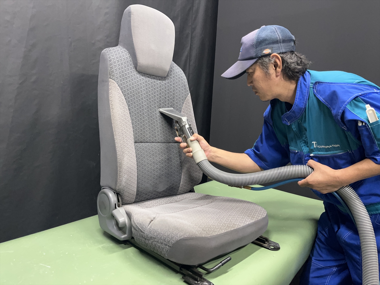 車内クリーニング (タバコ臭)