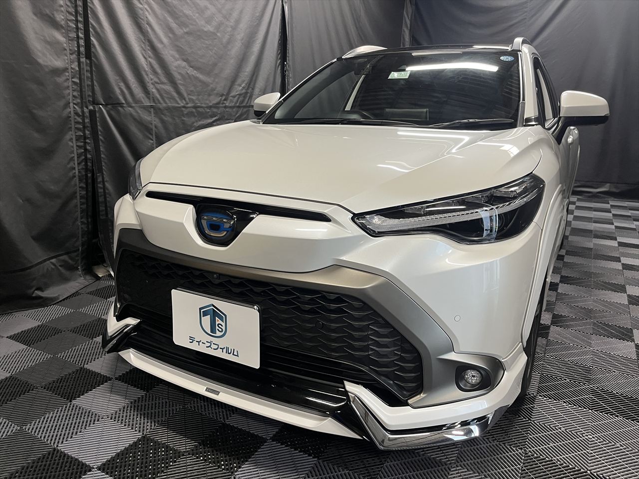 車内クリーニング (嘔吐 助手席シート周辺)