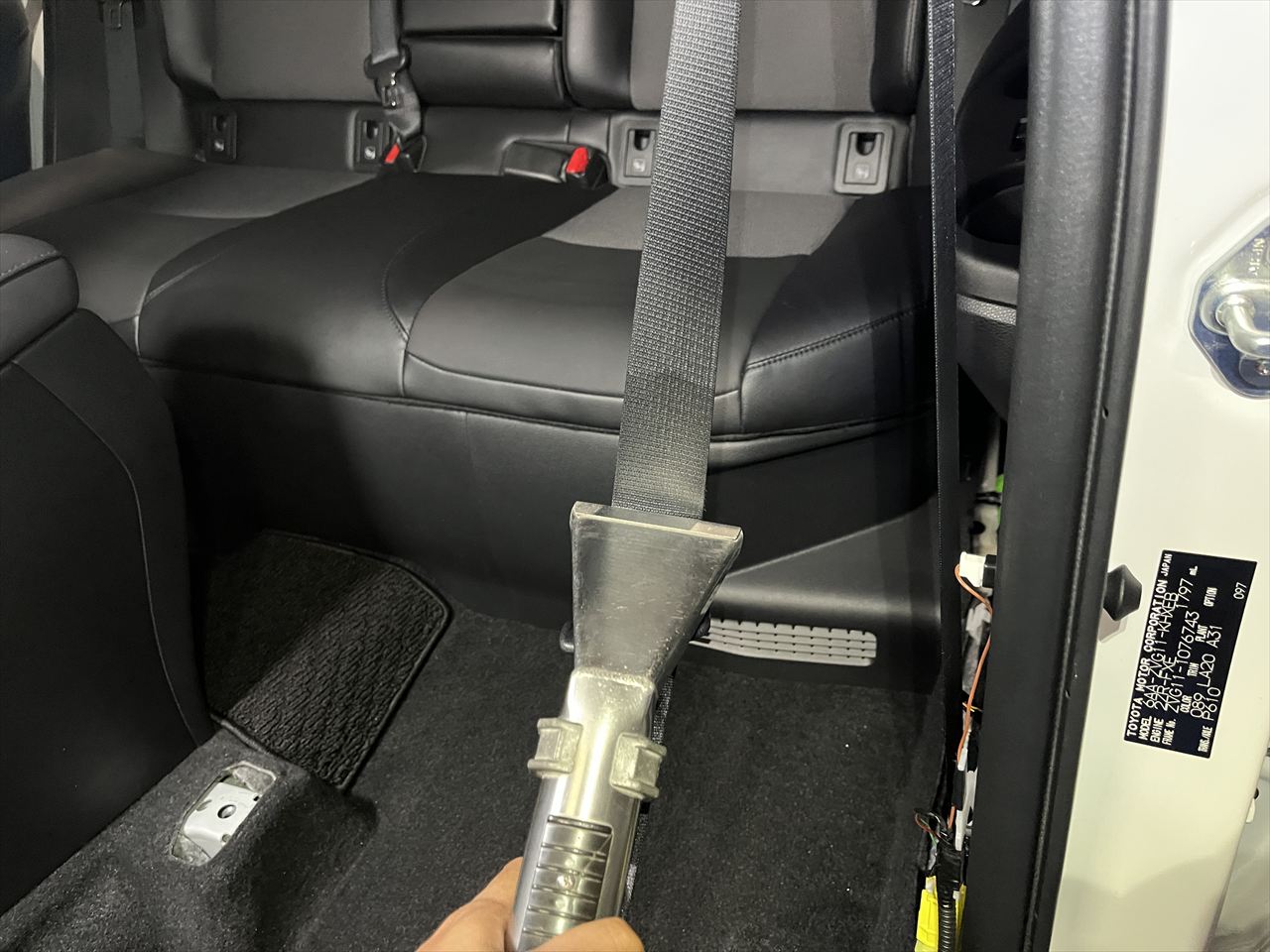 車内クリーニング (嘔吐 助手席シート周辺)