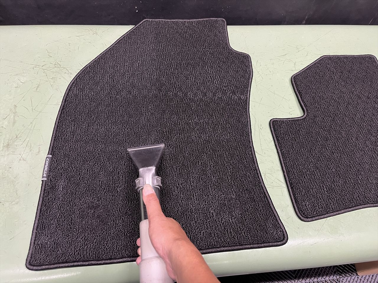 車内クリーニング (嘔吐 助手席シート周辺)