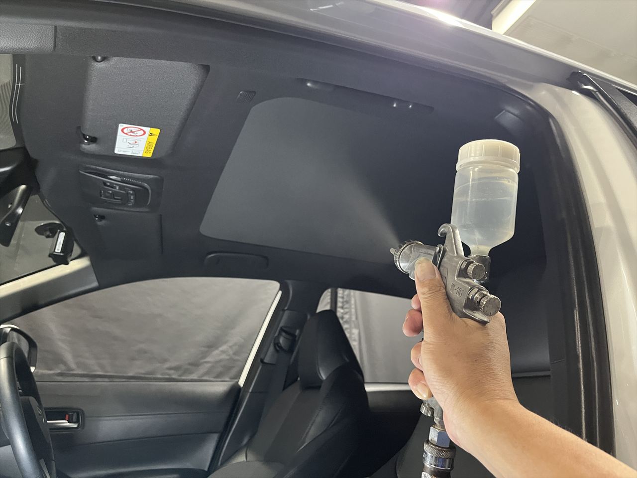 車内クリーニング (嘔吐 助手席シート周辺)