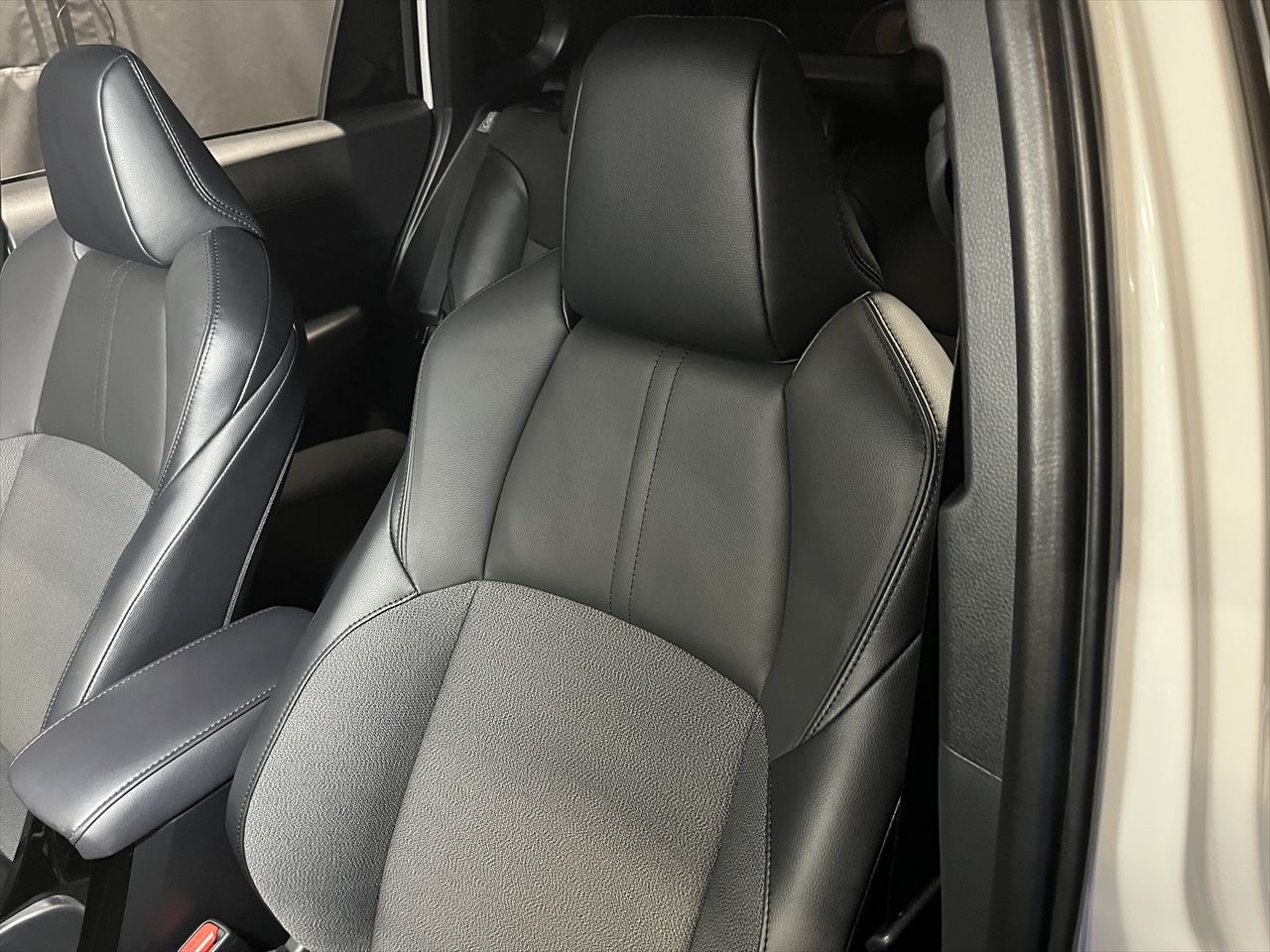 車内クリーニング (嘔吐 助手席シート周辺)