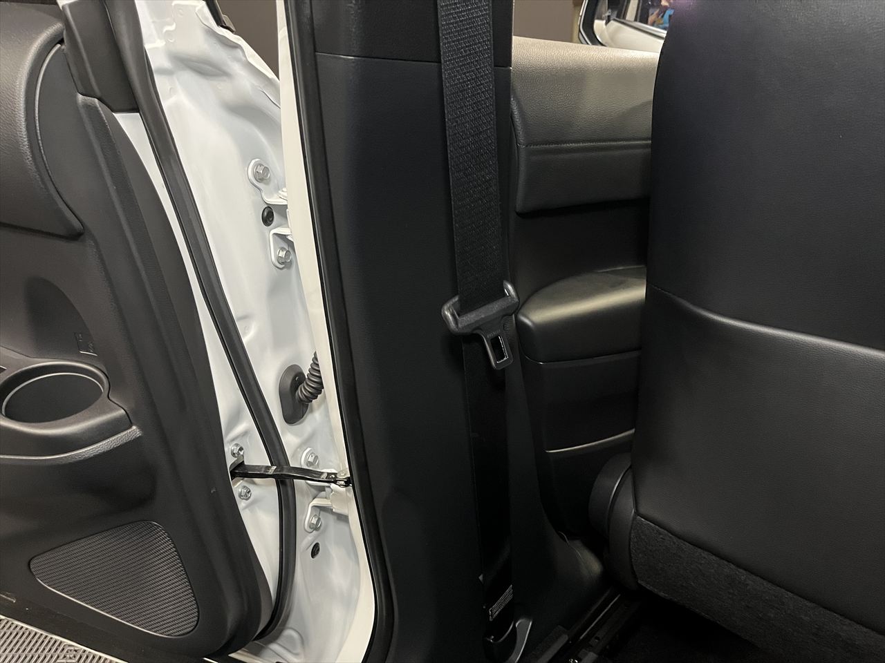 車内クリーニング (嘔吐 助手席シート周辺)