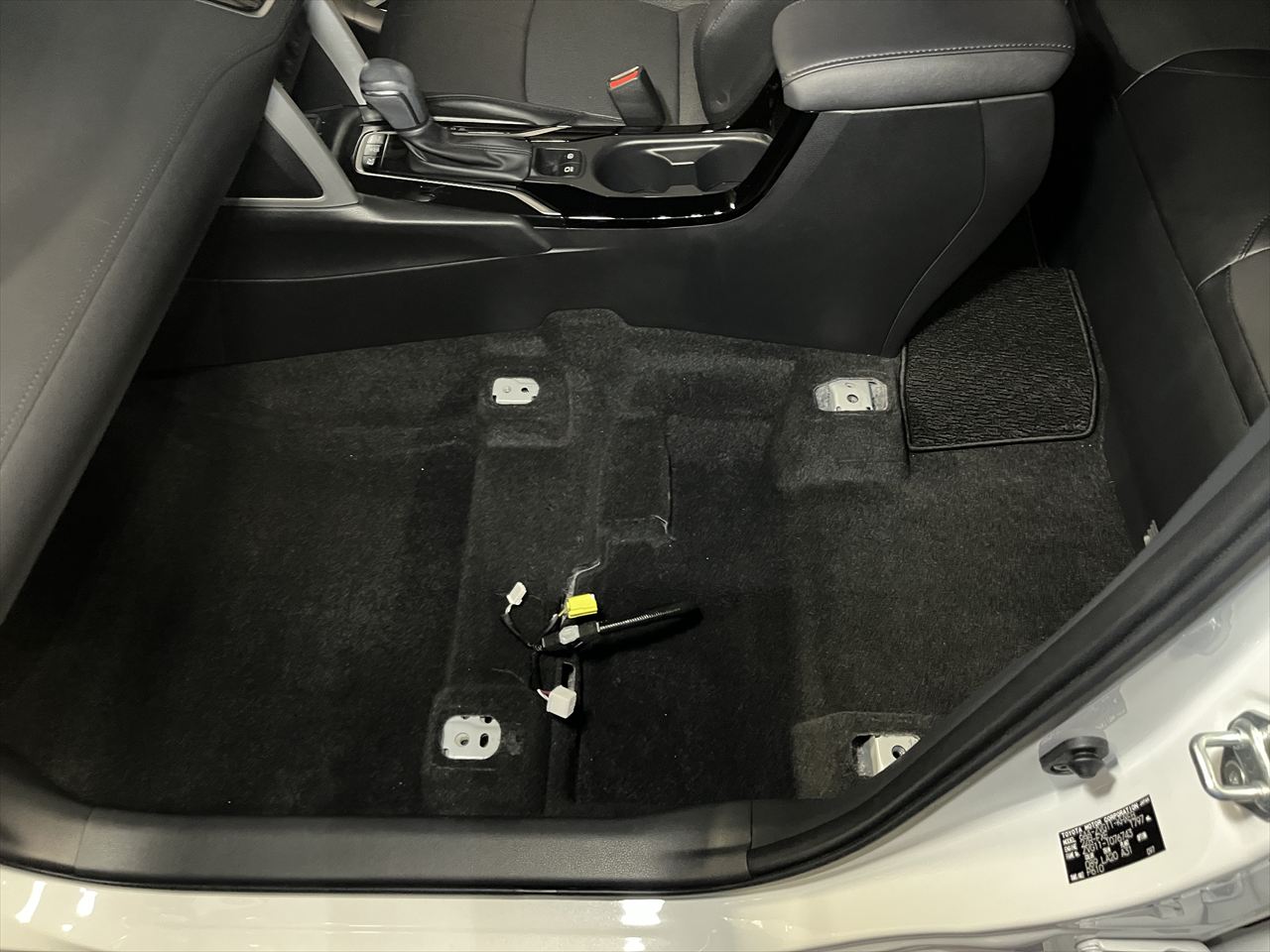 車内クリーニング (嘔吐 助手席シート周辺)